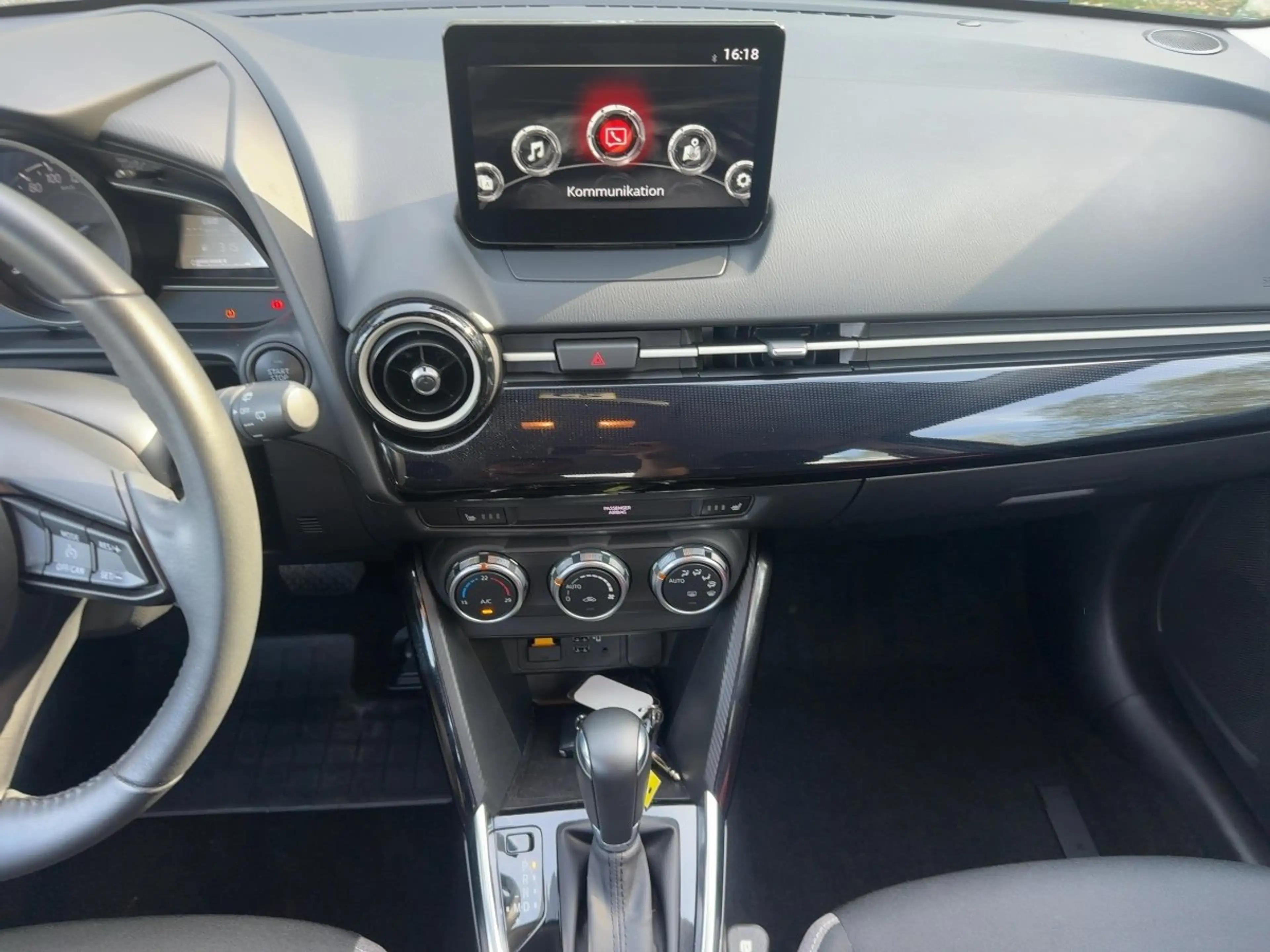 Mazda 2 1.5 SKYACTIV-G 90 Center-Line Facelift+AUT — photo 11