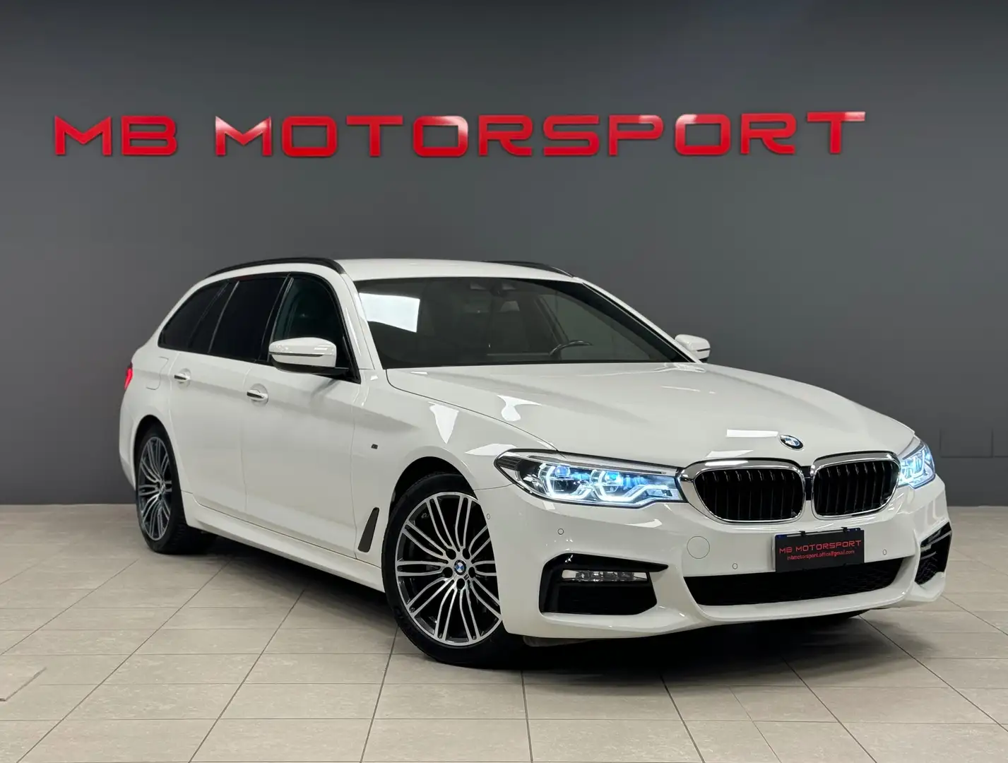 BMW 520 d Touring Msport auto Bianco - 1
