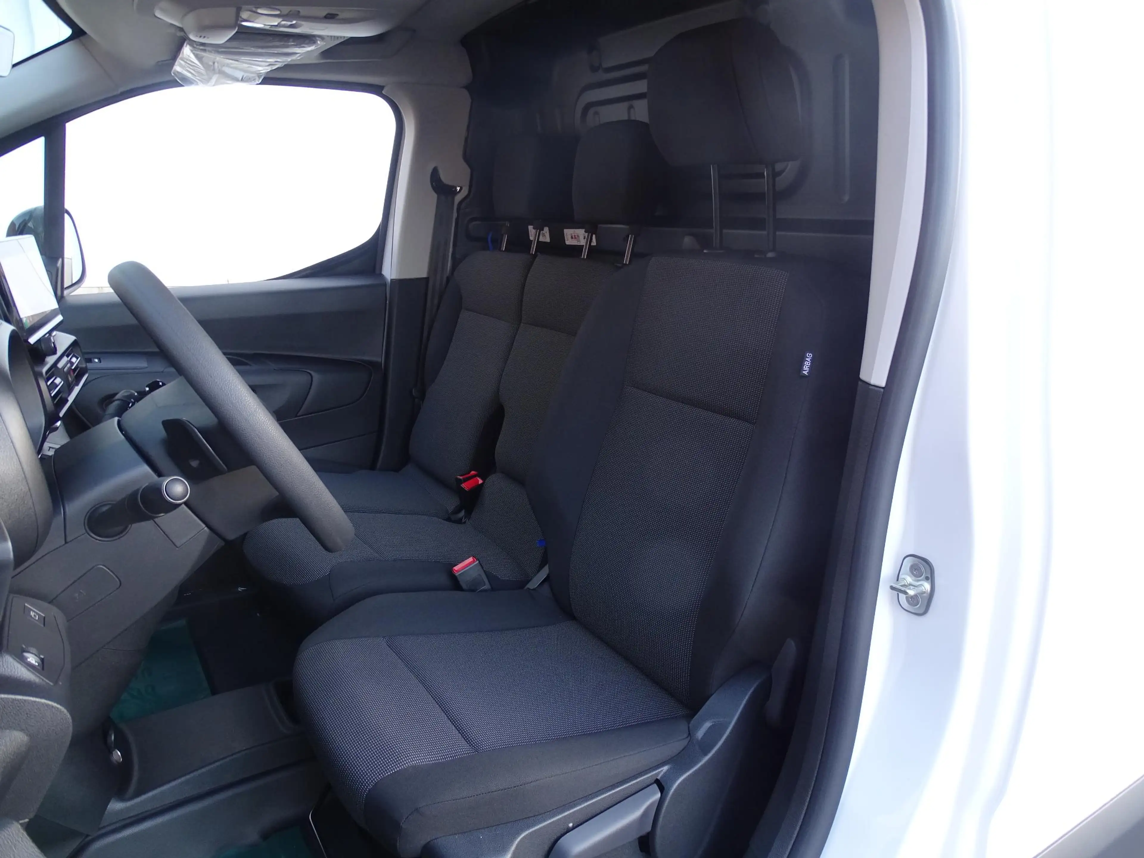 Opel Combo L2H1 1.5 Turbo D 130 S/S AT8 — photo 9