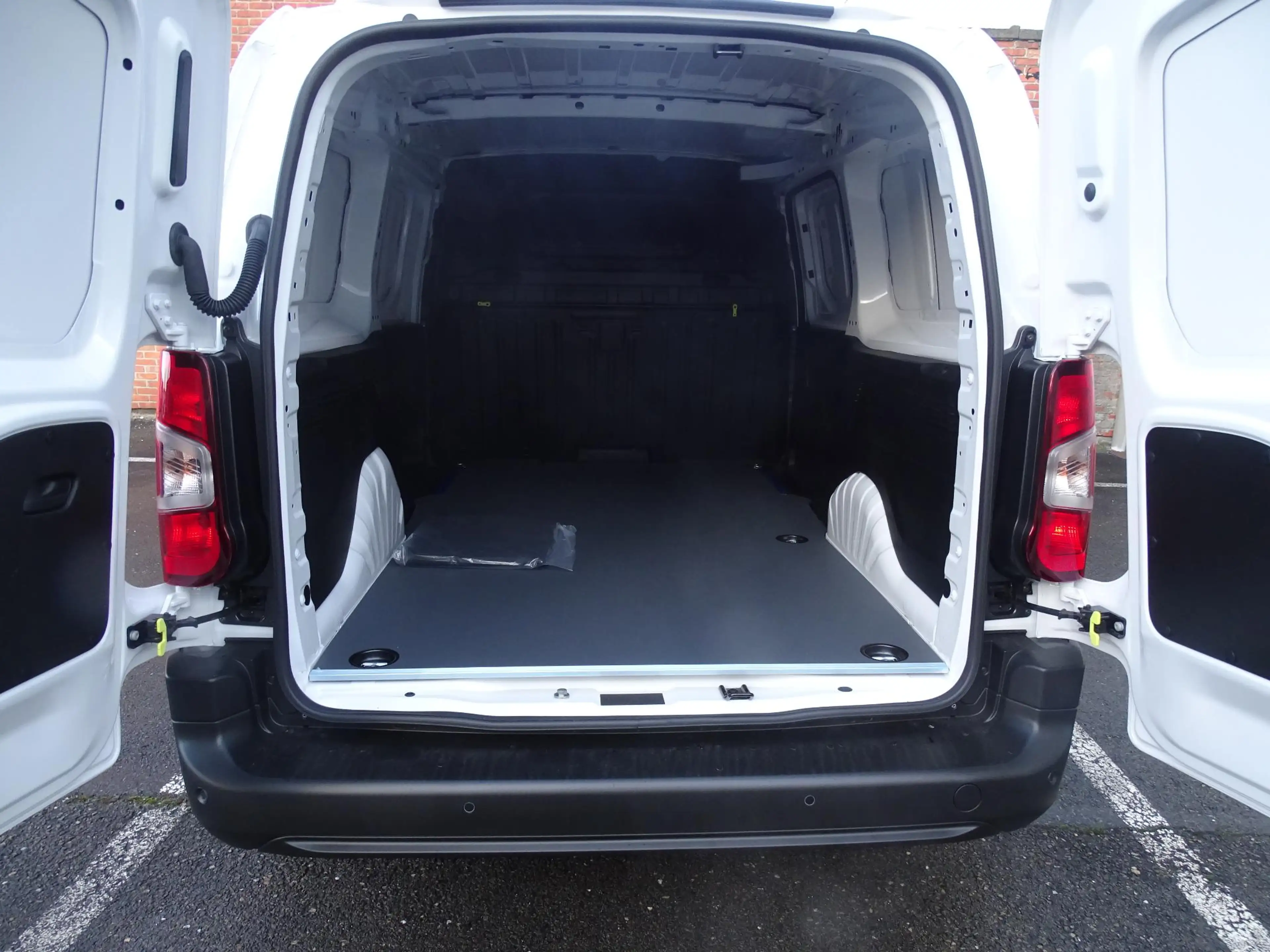 Opel Combo L2H1 1.5 Turbo D 130 S/S AT8 — photo 13
