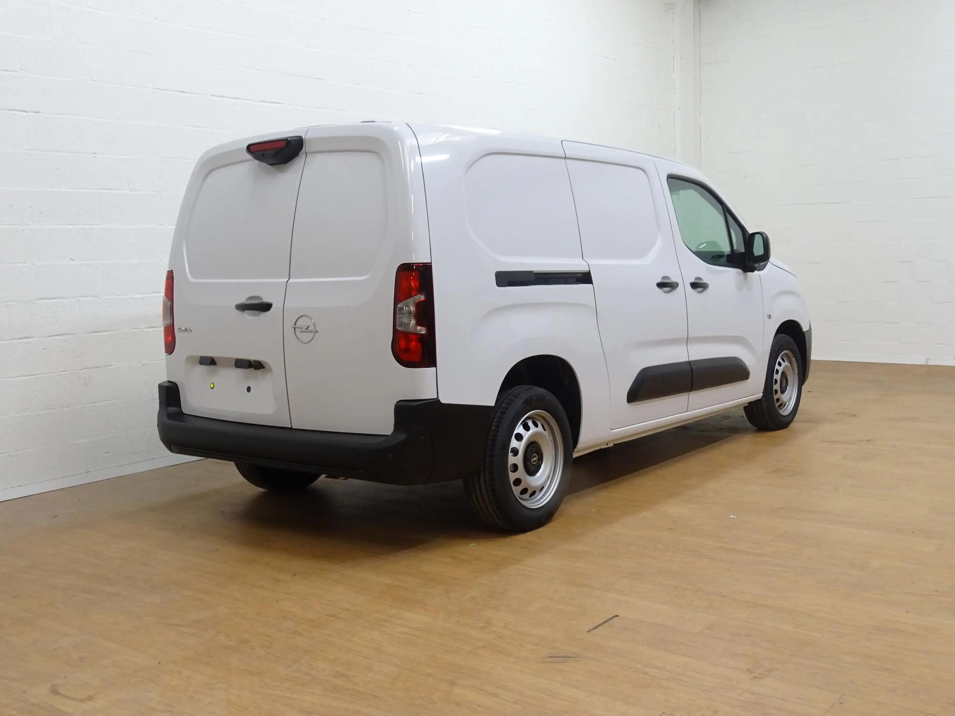 Opel Combo L2H1 1.5 Turbo D 130 S/S AT8 — photo 5