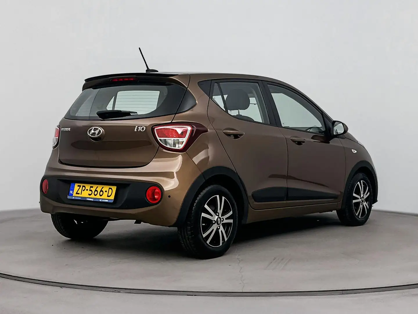 Hyundai i10 1.0i Comfort | Lm-wielen | Navigatie | Parkeersens Bruin - 2