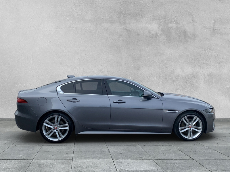 Jaguar XE R-DYNAMIC SE D180 HEAD-UP+DAB+KEYLESS ENTRY — photo 6