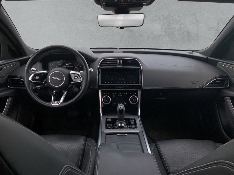 Jaguar XE R-DYNAMIC SE D180 HEAD-UP+DAB+KEYLESS ENTRY — photo 4