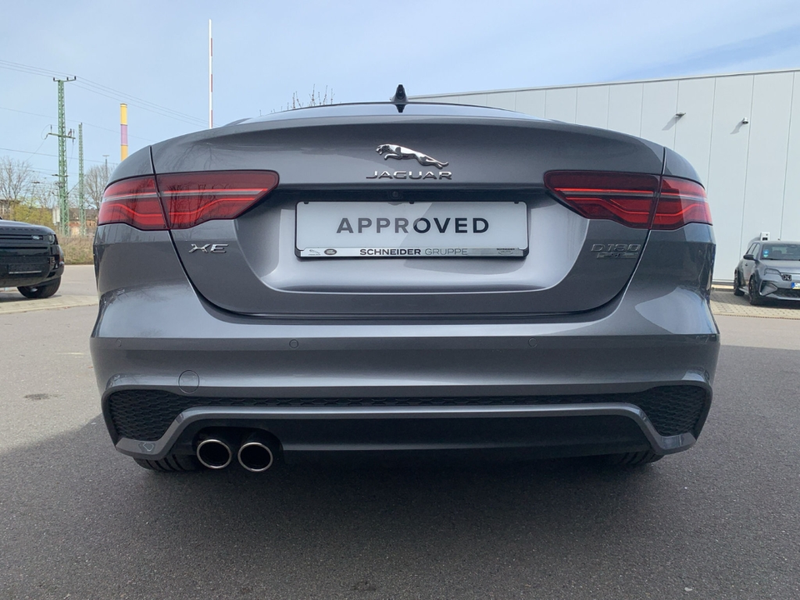 Jaguar XE R-DYNAMIC SE D180 HEAD-UP+DAB+KEYLESS ENTRY — photo 13