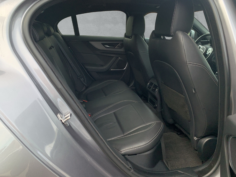 Jaguar XE R-DYNAMIC SE D180 HEAD-UP+DAB+KEYLESS ENTRY — photo 5