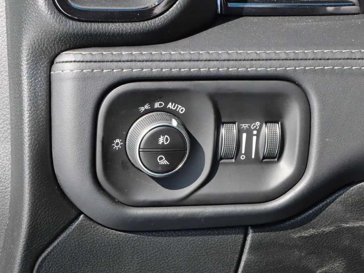 RAM 3500 снимка RAM 3500