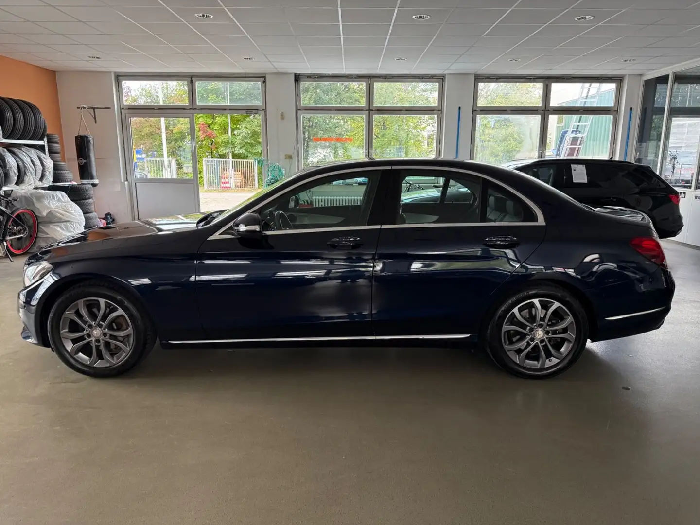 Mercedes-Benz C 180 CGI Lim. Aut*Avantgarde*Leder*Navi*STZ*PDC Blau - 2