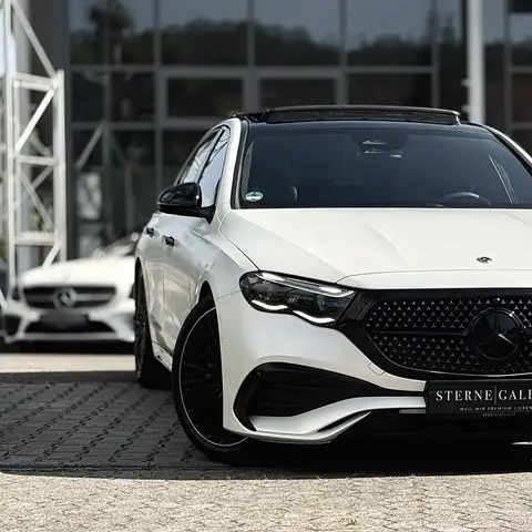 Mercedes-Benz E 220 D/AMG LINE/OLED/360°/4DBUR/HEADUP/PANO/DIS