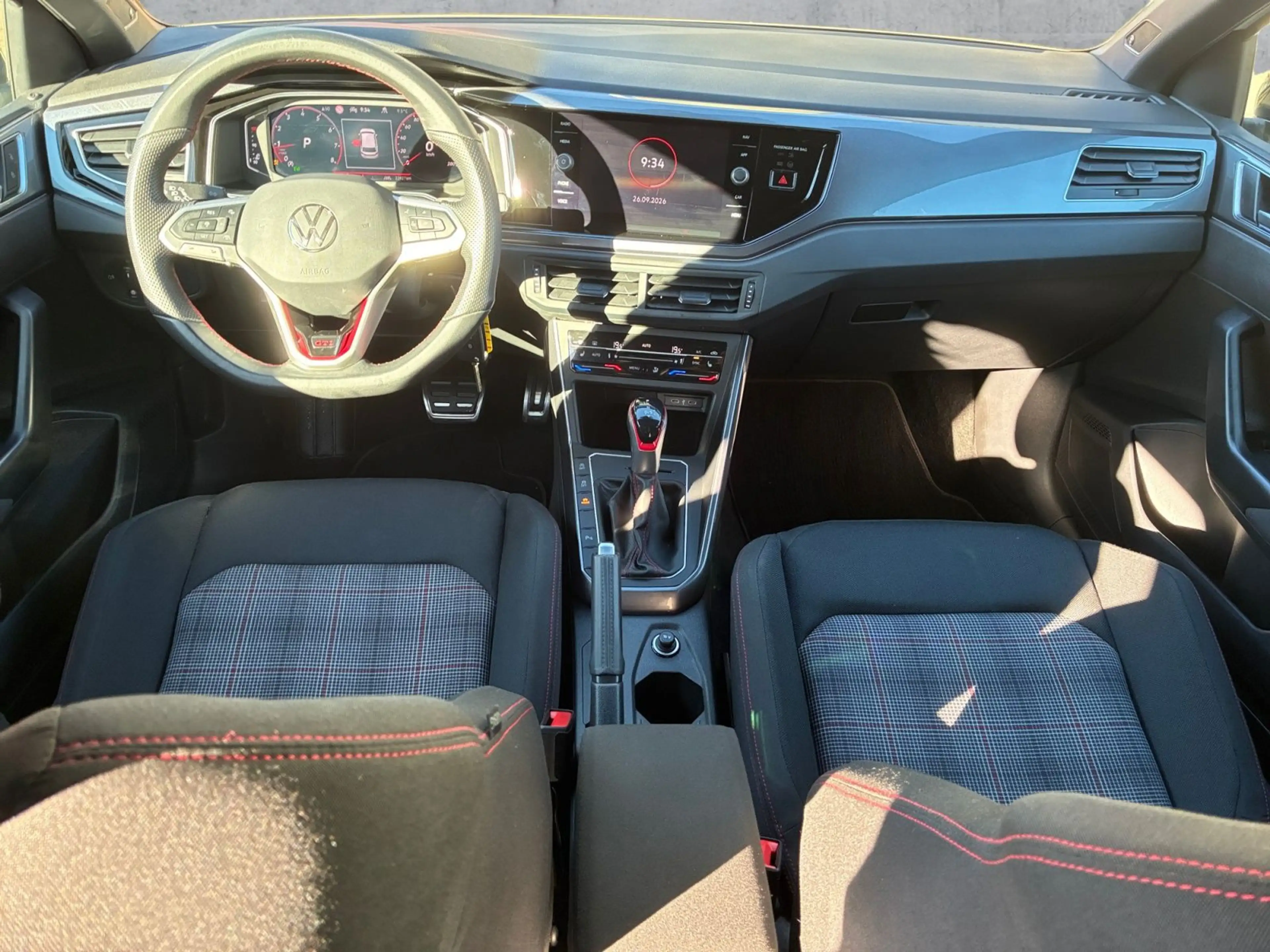 Volkswagen Polo GTI 2.0 TSI DSG MATRIX+NAVI+BEATS+ACC+PANO — photo 9