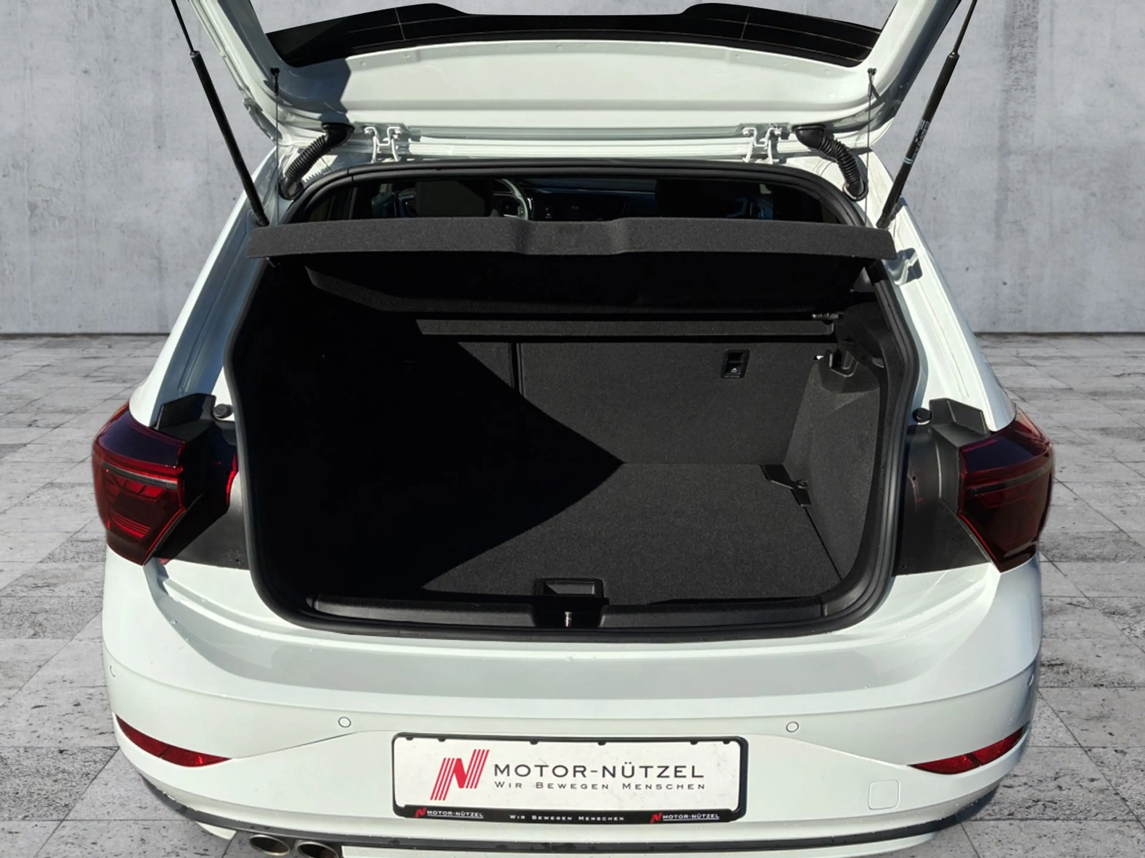 Volkswagen Polo GTI 2.0 TSI DSG MATRIX+NAVI+BEATS+ACC+PANO — photo 14