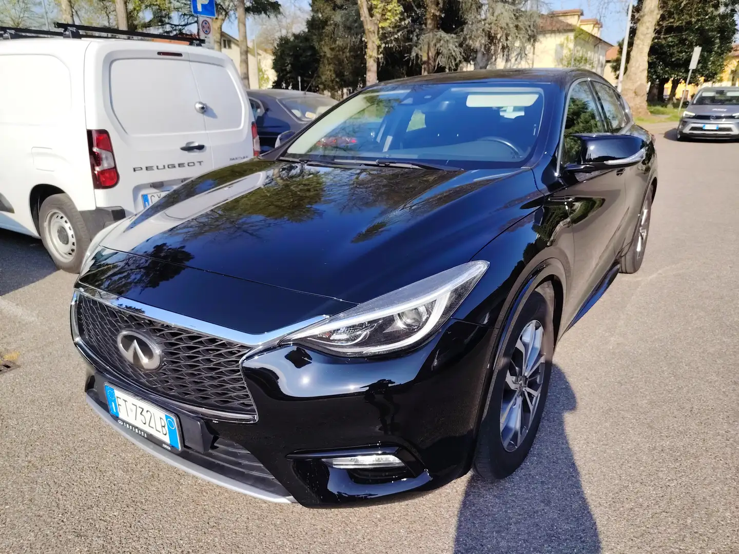 Infiniti Q30 Q30 1.5d Business 109cv dct - 1