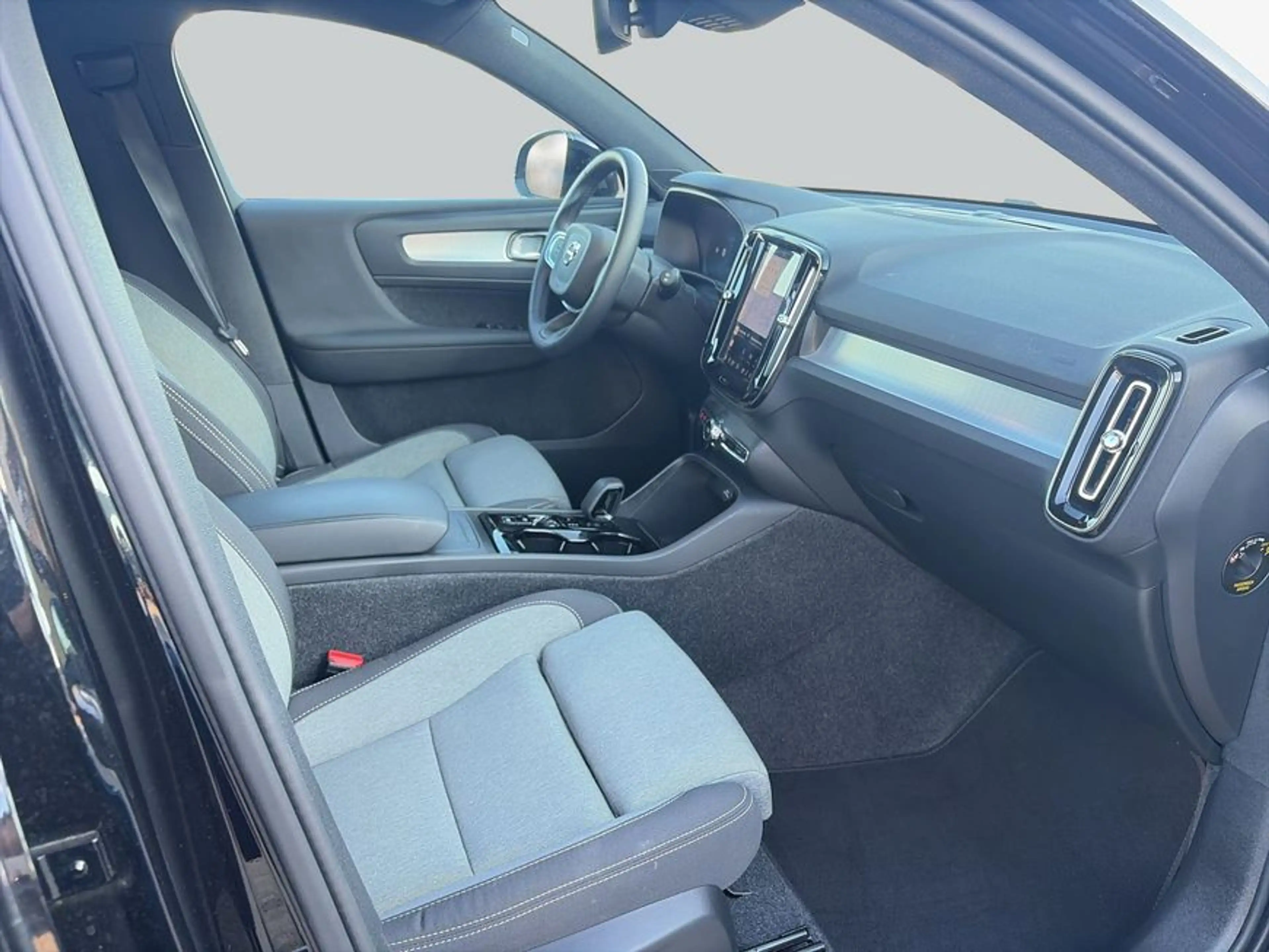 Volvo XC40 XC40 B3 B DKG Plus Black Edition — photo 12