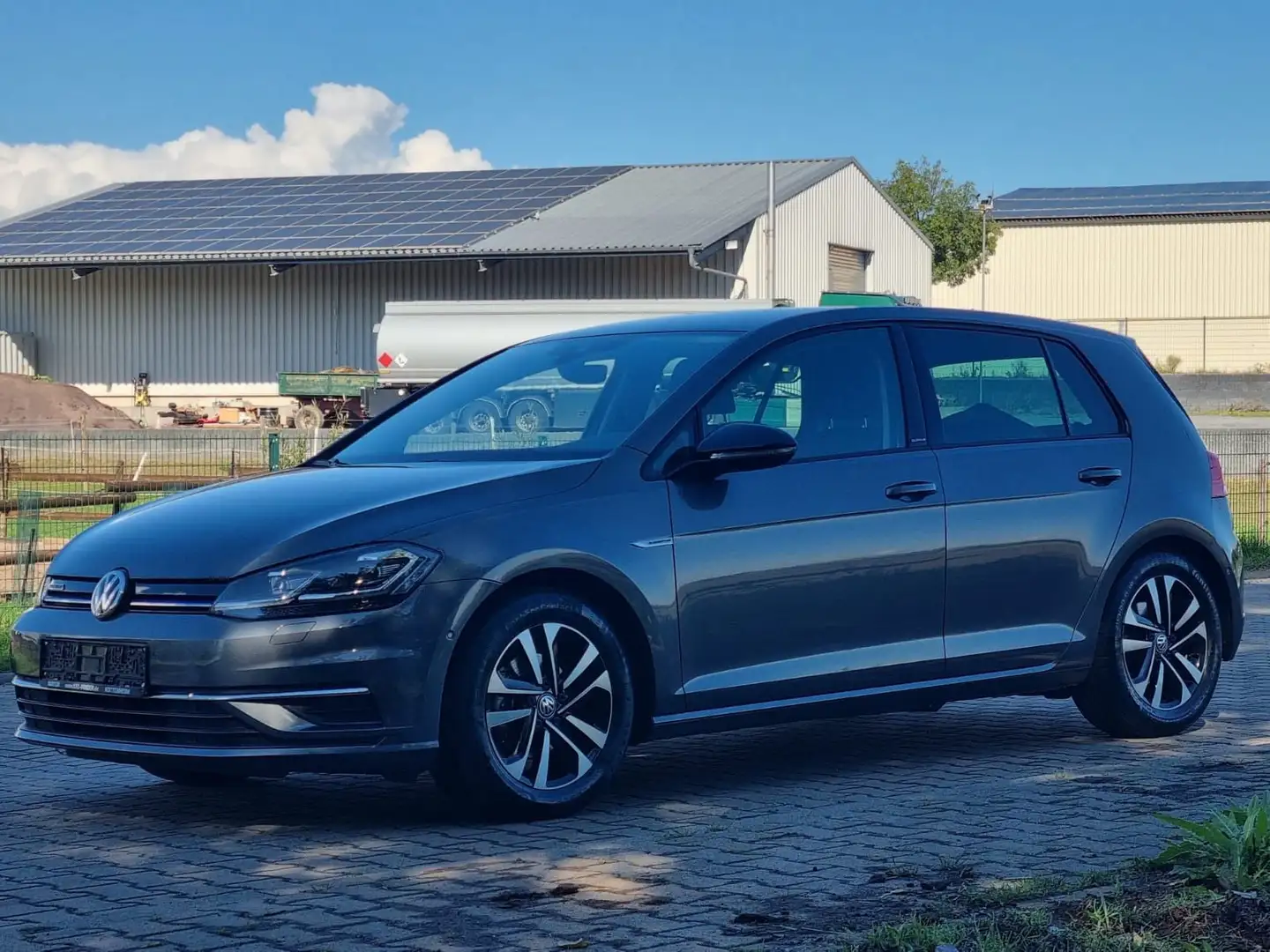 Volkswagen Golf VII Lim. IQ.DRIVE BlueMotion ACC bis 210 km Grau - 1