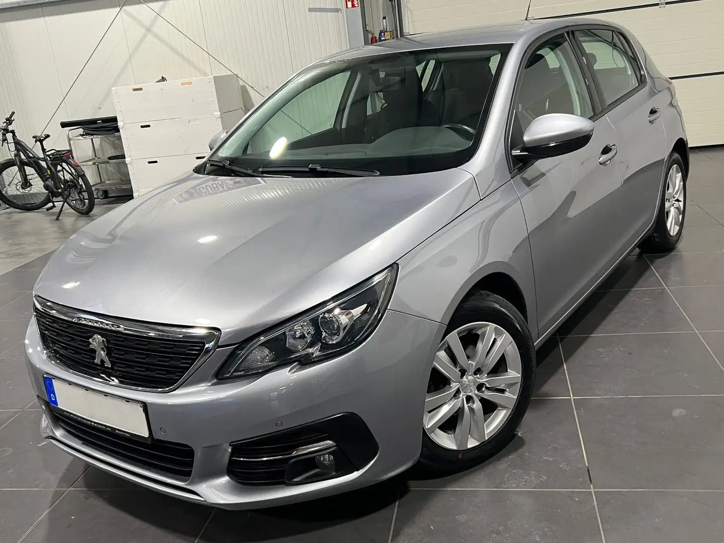 Peugeot 308 1.2 Limousine *Navi*SHZ*PDC*Temp.*Bluetooth* Grau - 1