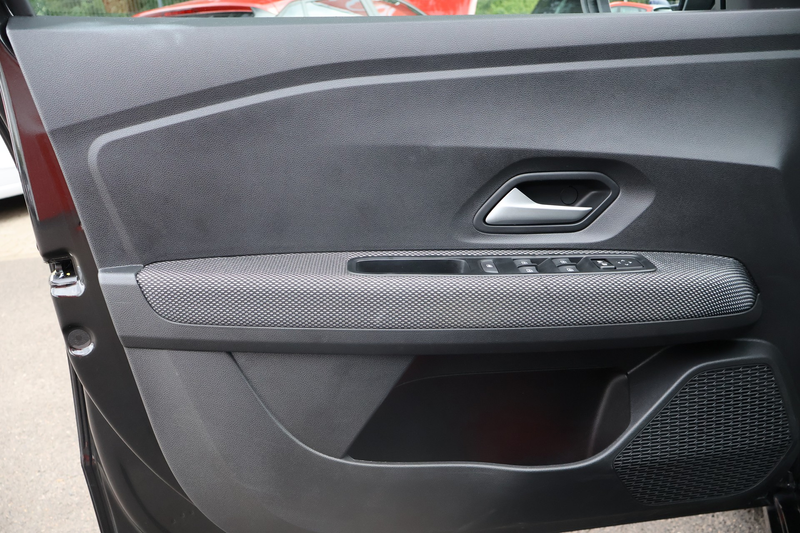 Dacia Sandero III 1.0 TCE Expression LED Navi Kamera — photo 28