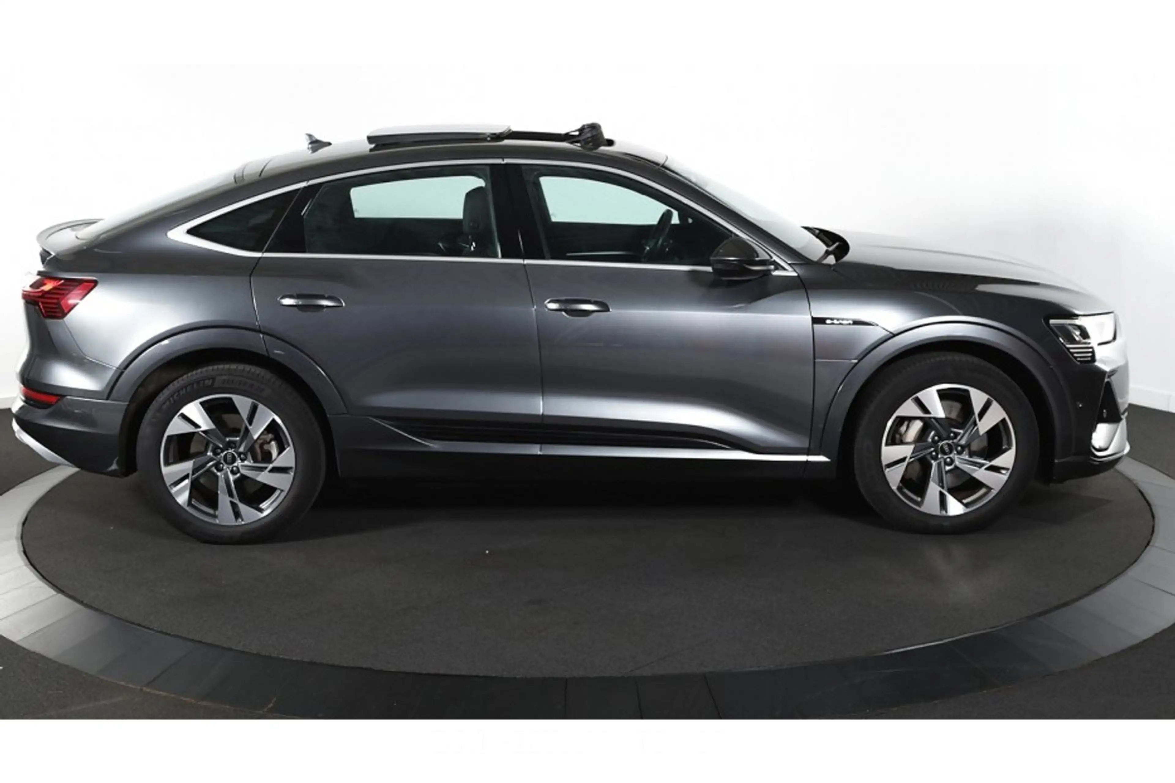 Audi e-tron 50 Quattro S edition 71 kWh — photo 6