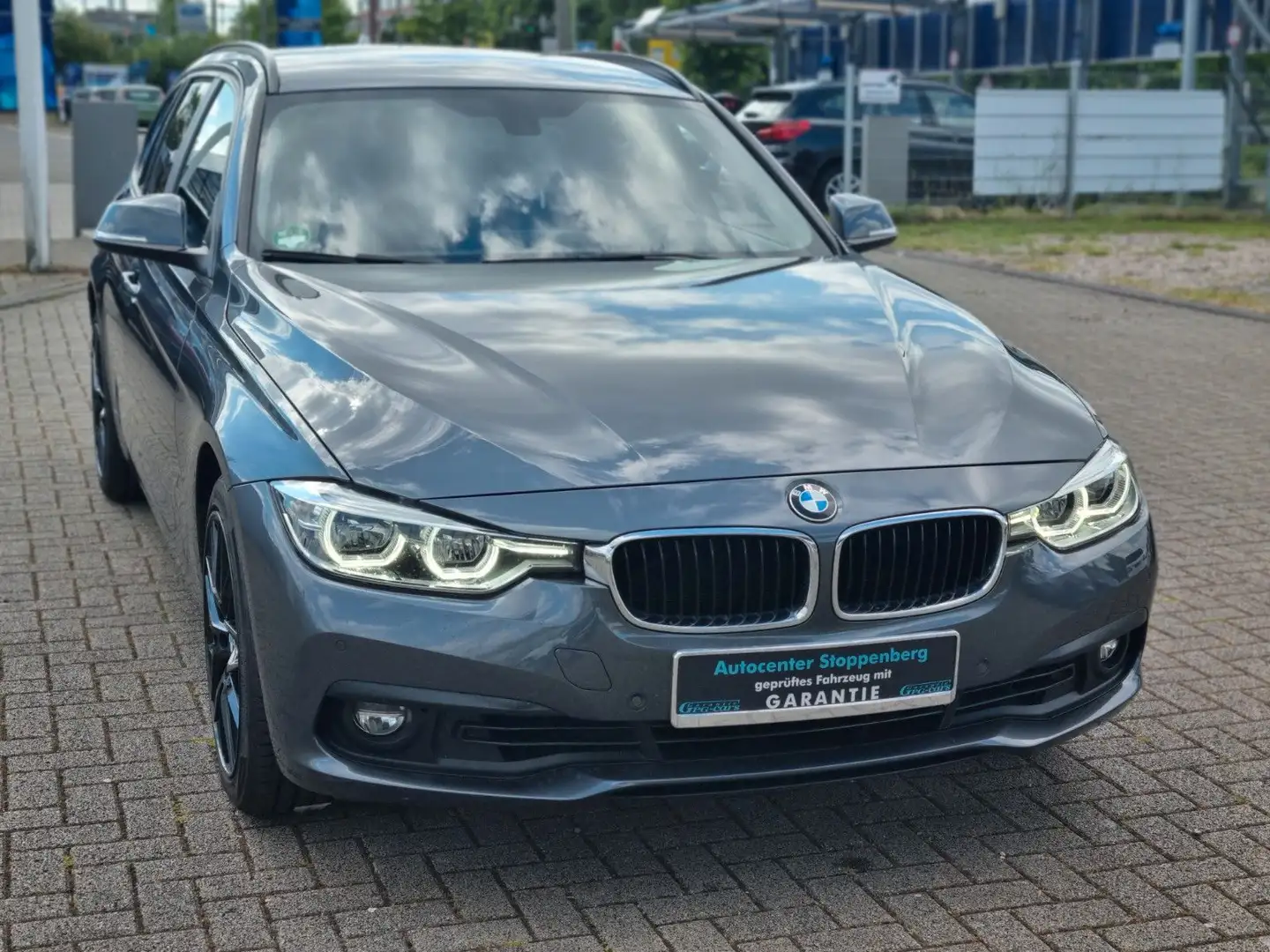BMW 320 i xDrive Advantage/Kamera/Navi/LED/Garantie Grau - 2