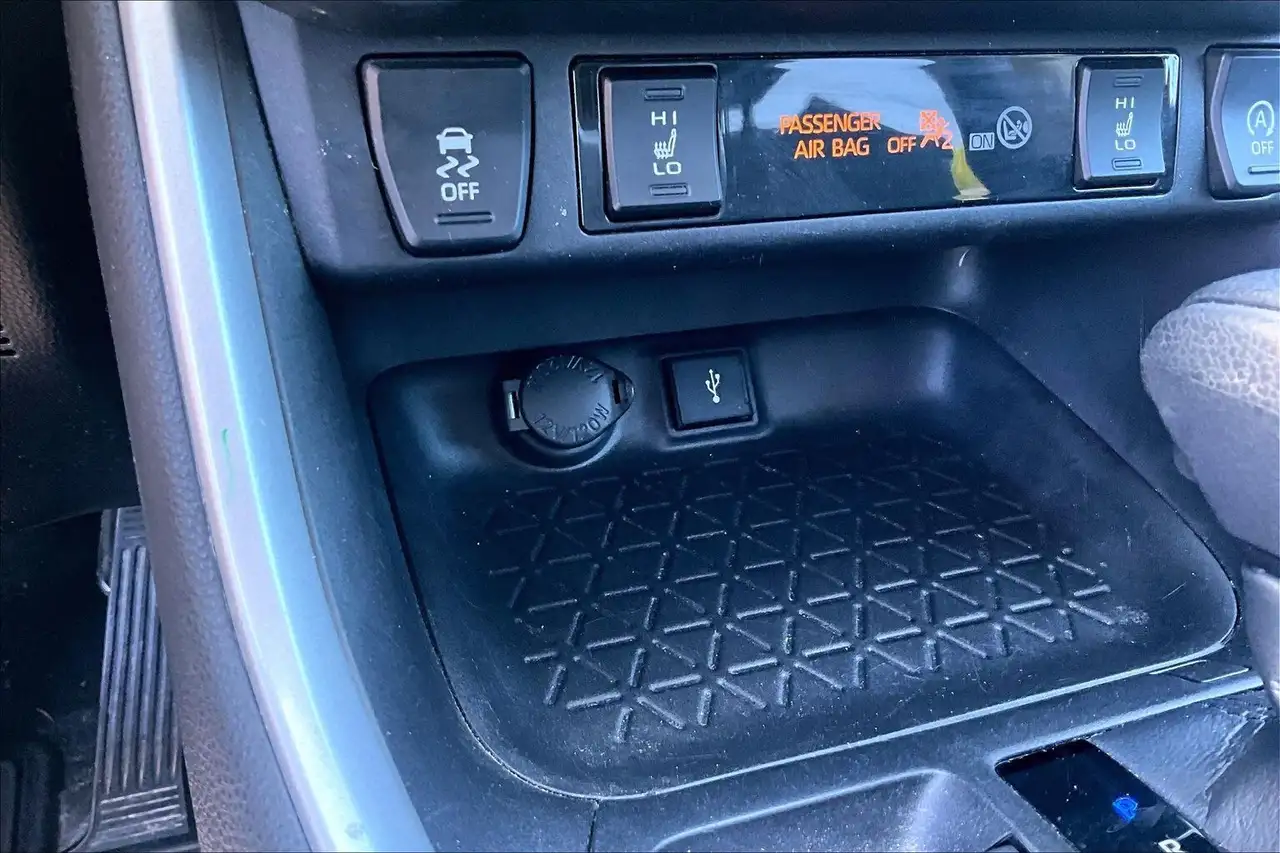 Toyota RAV 4 снимка Toyota RAV 4