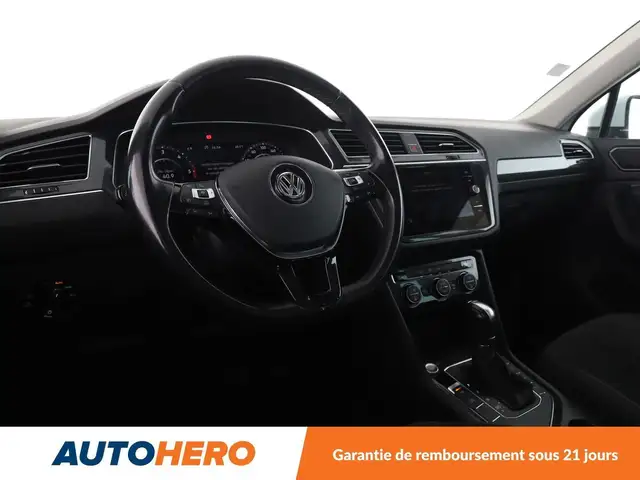 Volkswagen Tiguan view 12