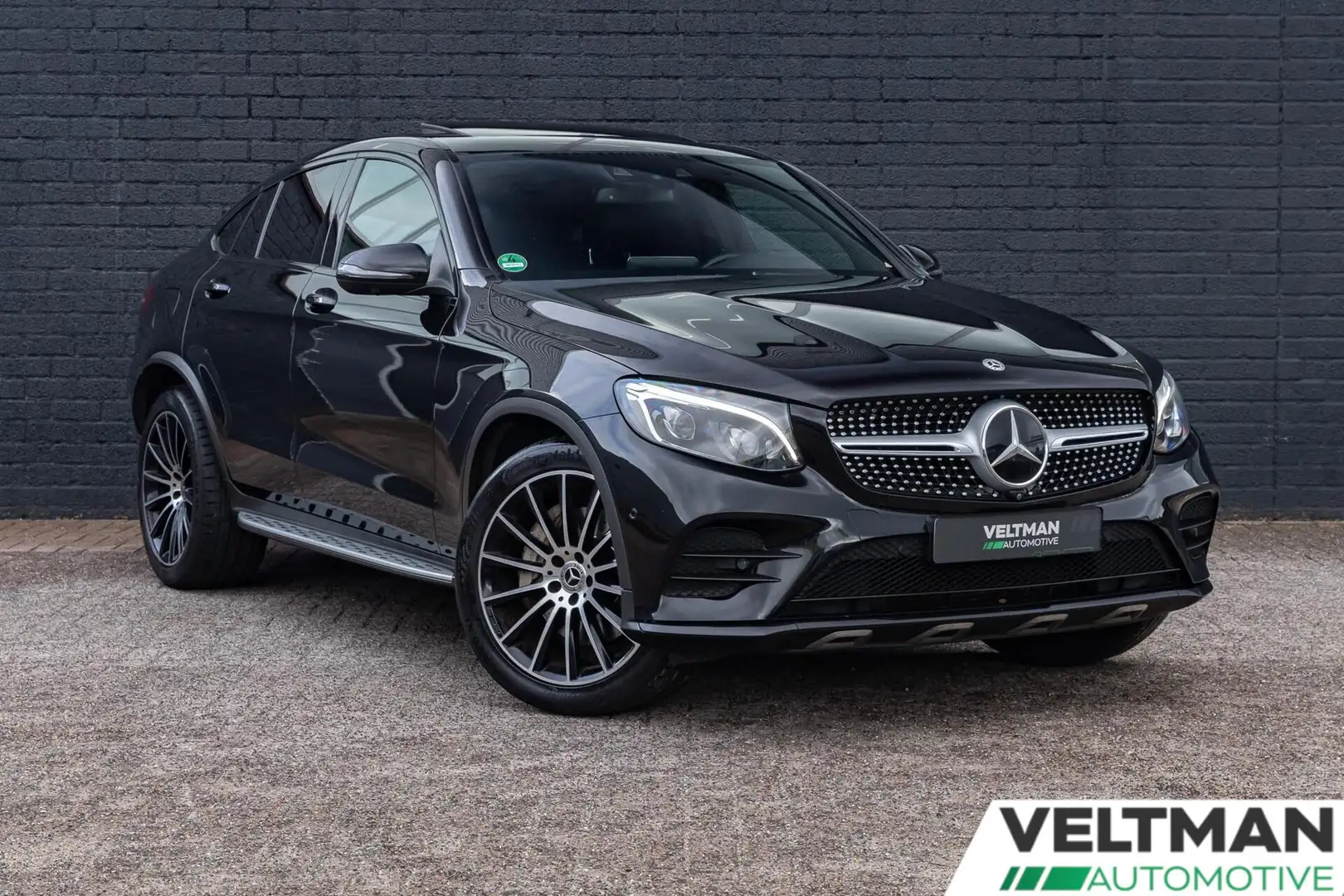 Mercedes-Benz GLC 300 4MATIC AMG LINE PANO TREKHAAK BURMESTER MEMORY Zwart - 2