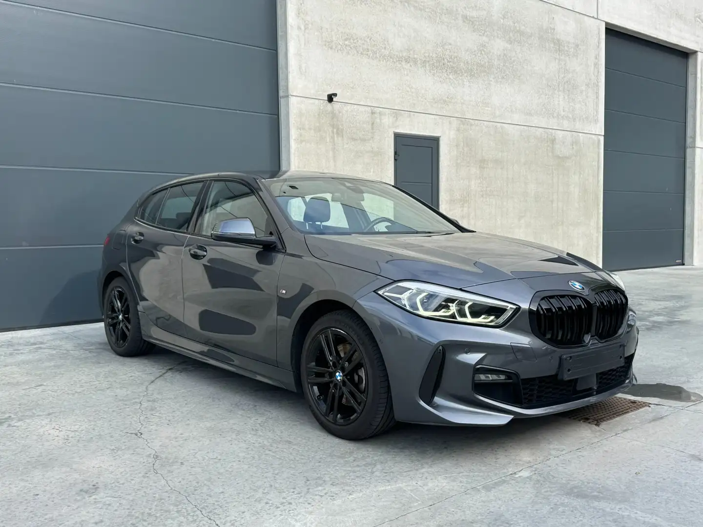 BMW 118 118i M Sport *Carplay *Trekhaak *Connected drive Gris - 1