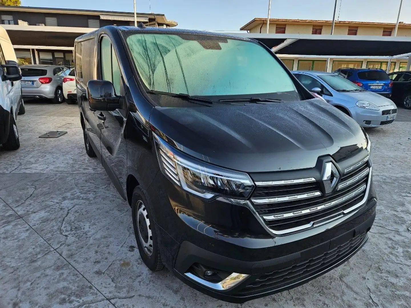 Renault Trafic T27 2.0 BluedCi 150CV PC-TN Furgone Nero - 2