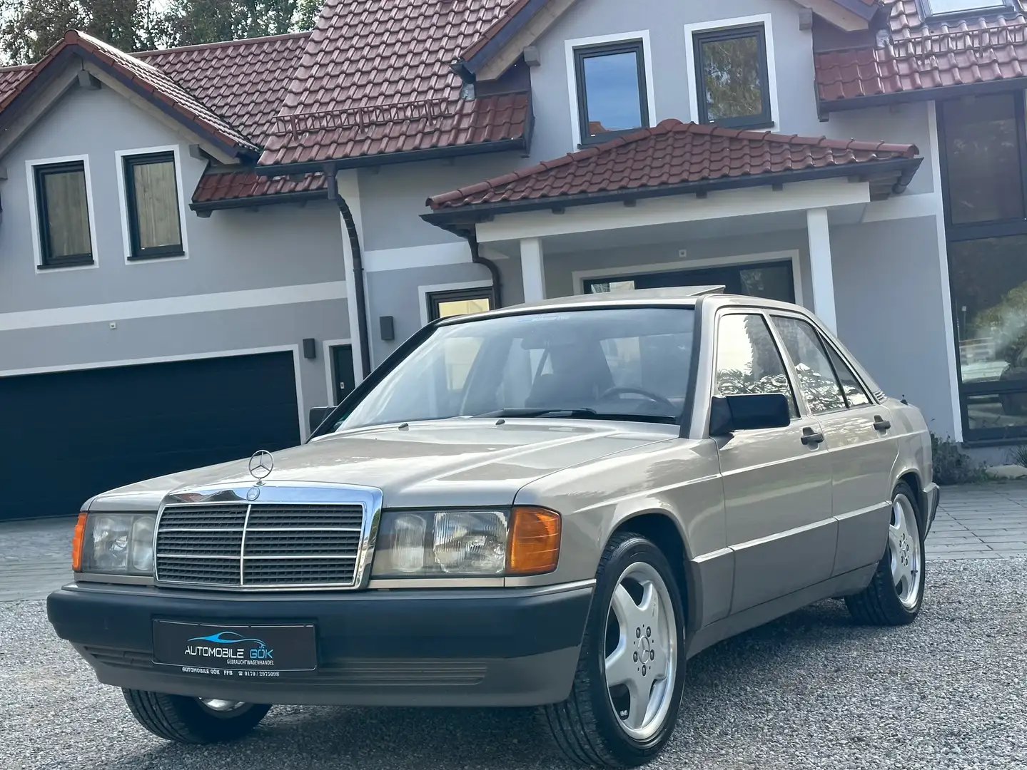 Mercedes-Benz 190 E 1.8 *AUTOMATIK*SITZHEIZUNG*OLDTIMER*TOP GEPFLEGT Altın - 1