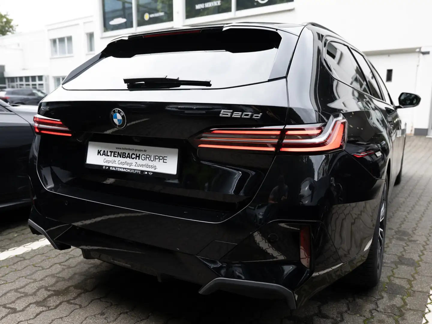 BMW 520 d Touring xDrive M-Sport AHK HUD LED ACC Nero - 2