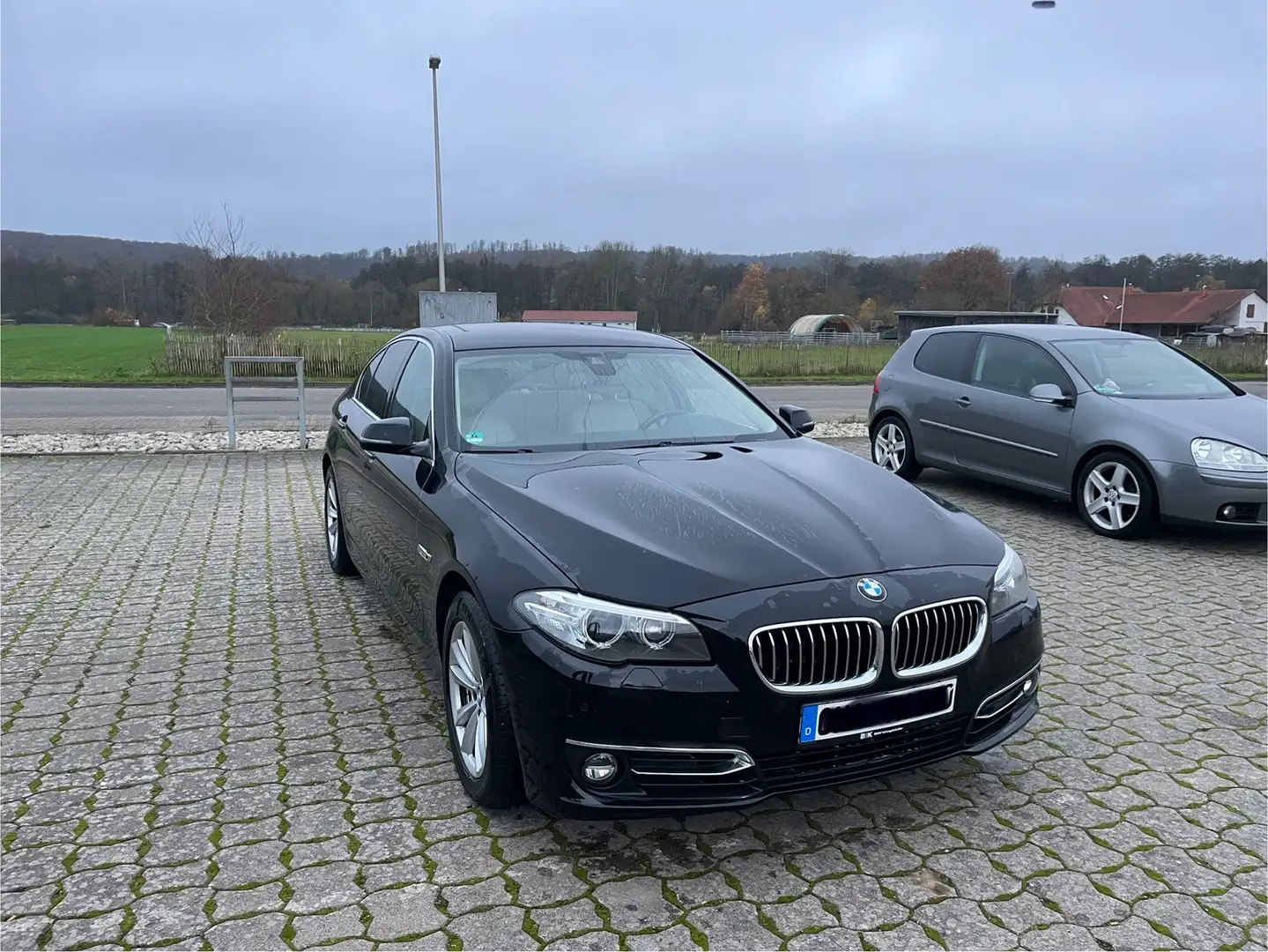 BMW 530 530d A Luxury Line, LCI Facelift, TÜV Neu Schwarz - 1
