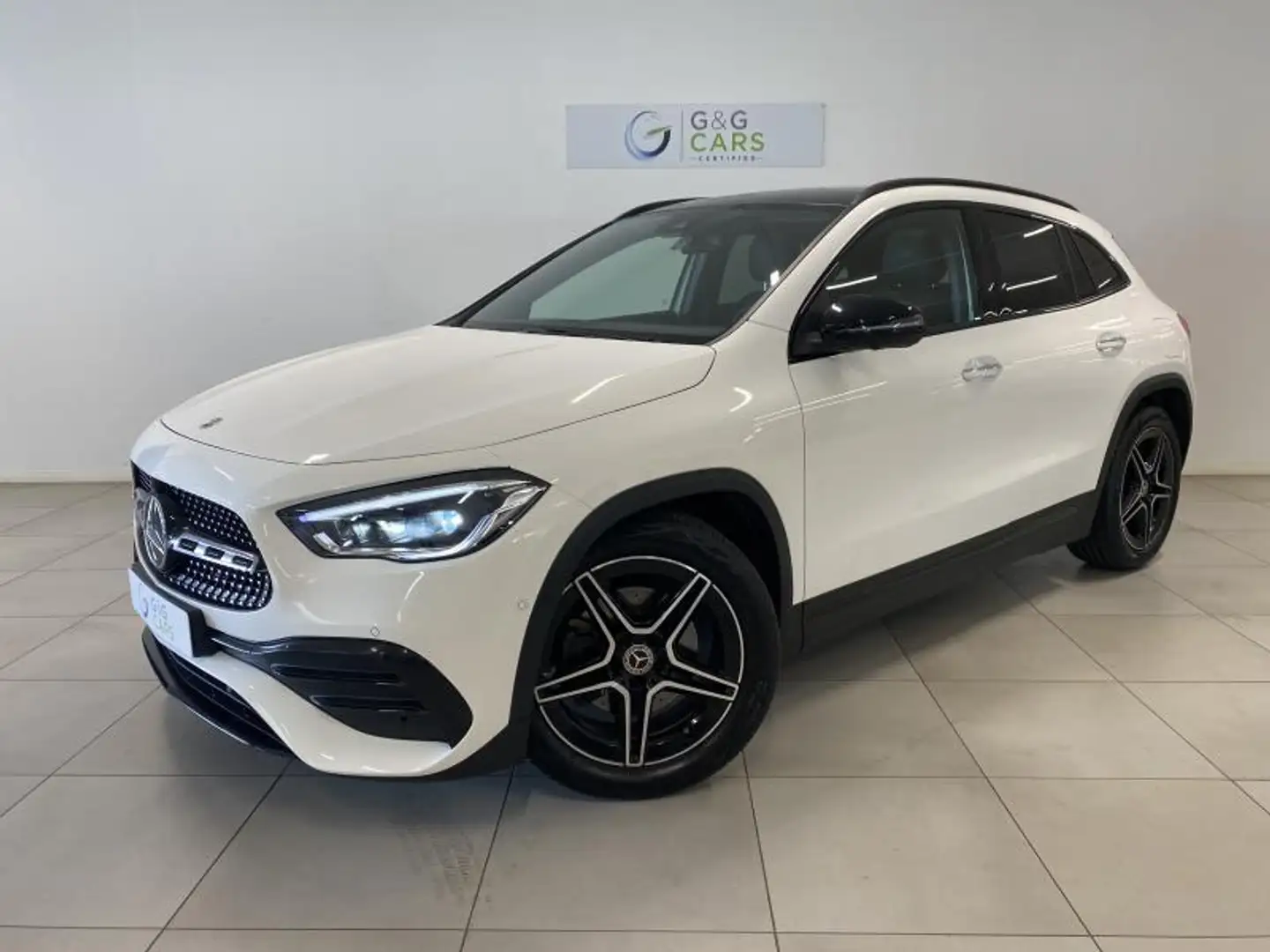 Mercedes-Benz GLA 200 PACK AMG - TOIT OUVRANT - SIEGES ELECTRIQUES White - 1
