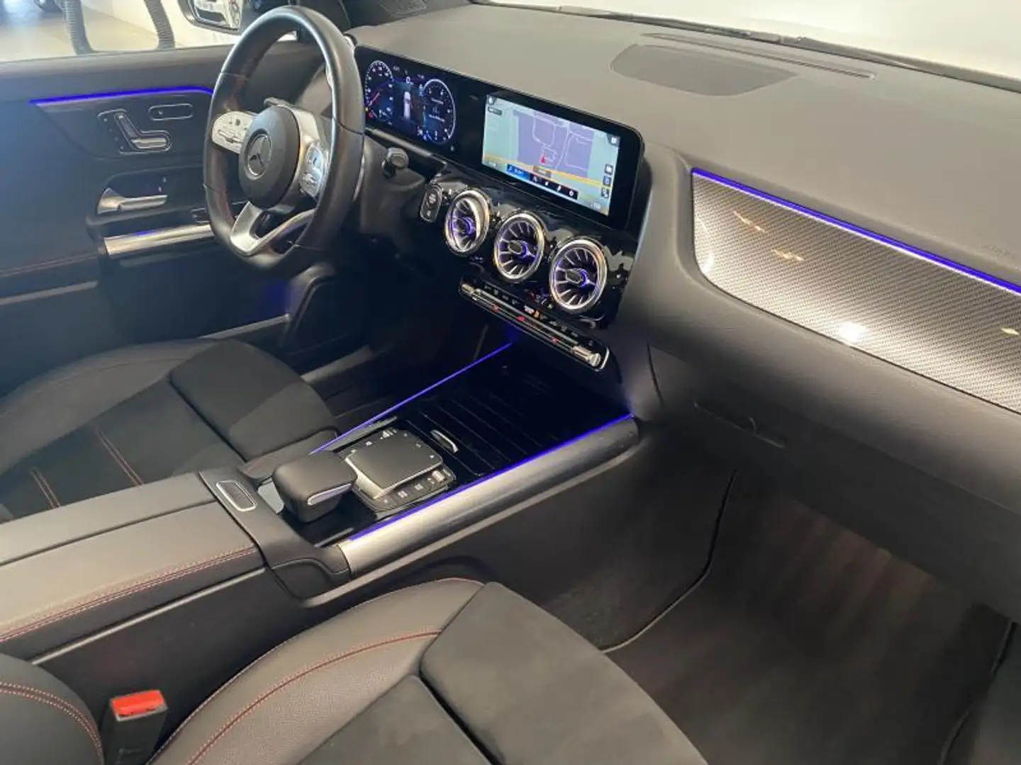 Mercedes-Benz GLA 200 PACK AMG - TOIT OUVRANT - SIEGES ELECTRIQUES White - 2
