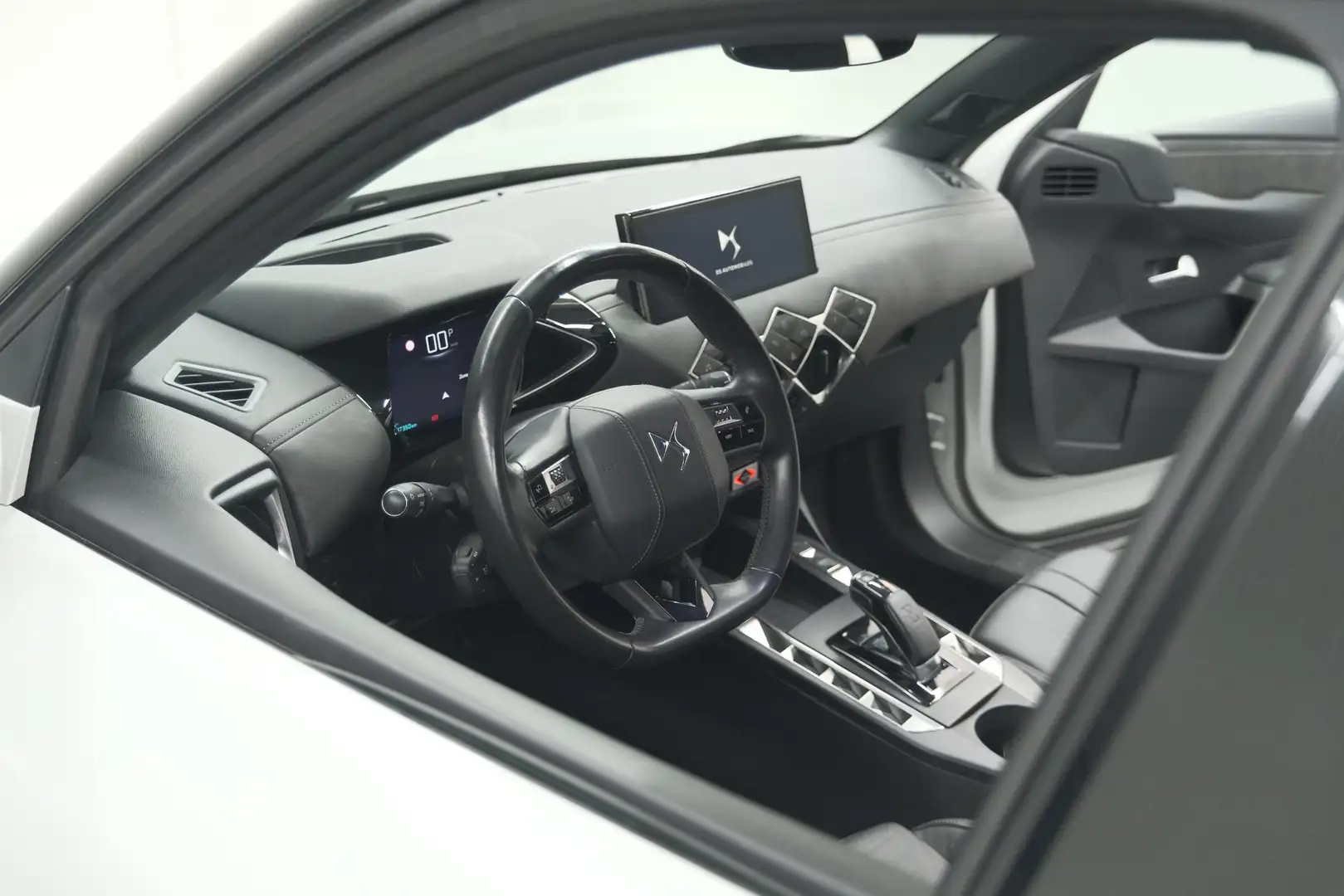 DS Automobiles DS 3 Crossback E-Tense So Chic 50 kWh | SHO = 93,8% | Allseason B Blanc - 2