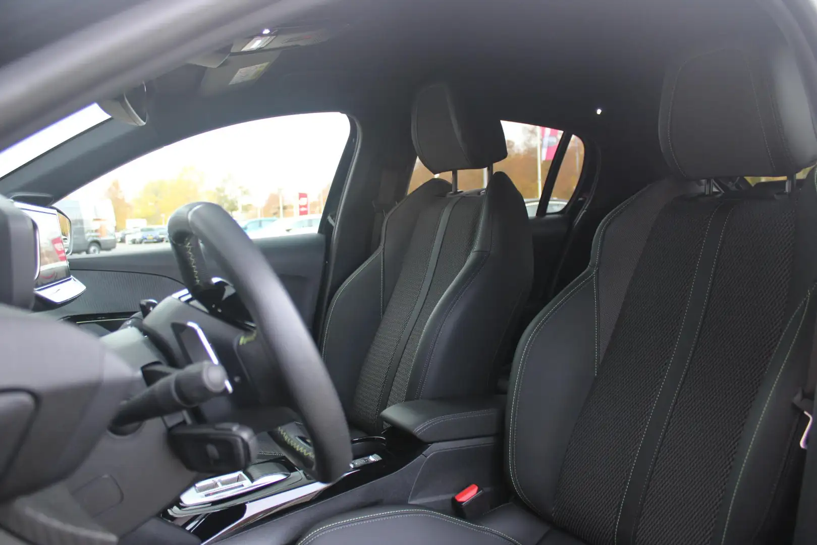 Peugeot 208 GT 1.2 Hybrid 145PK e-DCS6 | NAVIGATIE | DRAADLOZE Zwart - 2