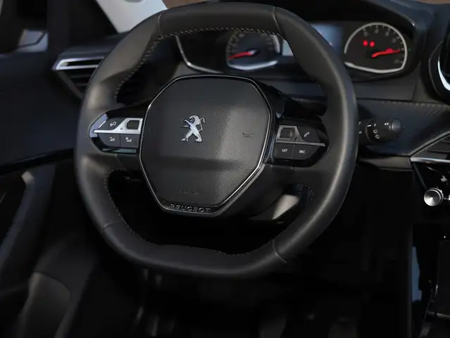 Peugeot 2008 view 9