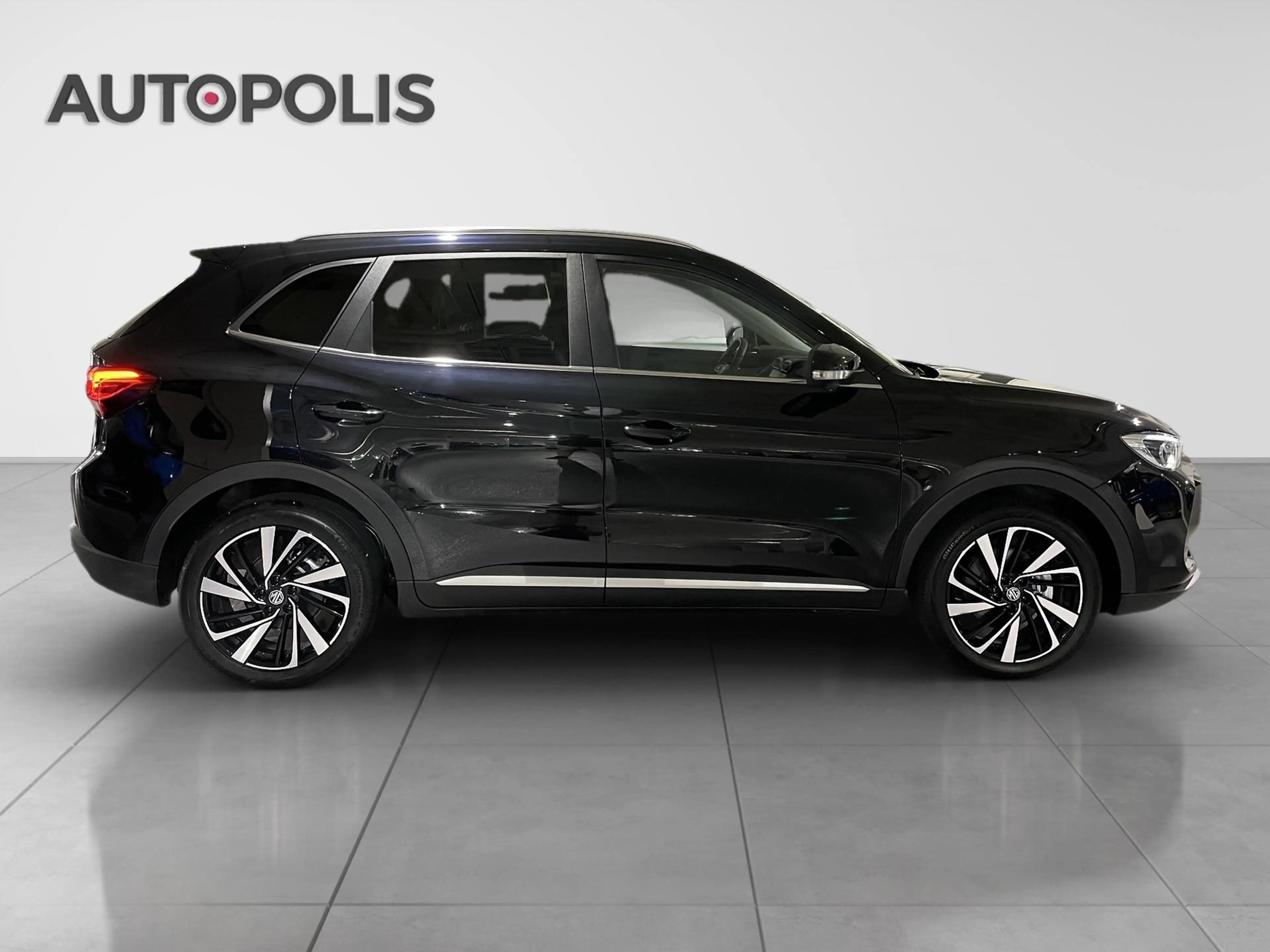 MG ZS 1.5 Hybrid+ Luxury — photo 15