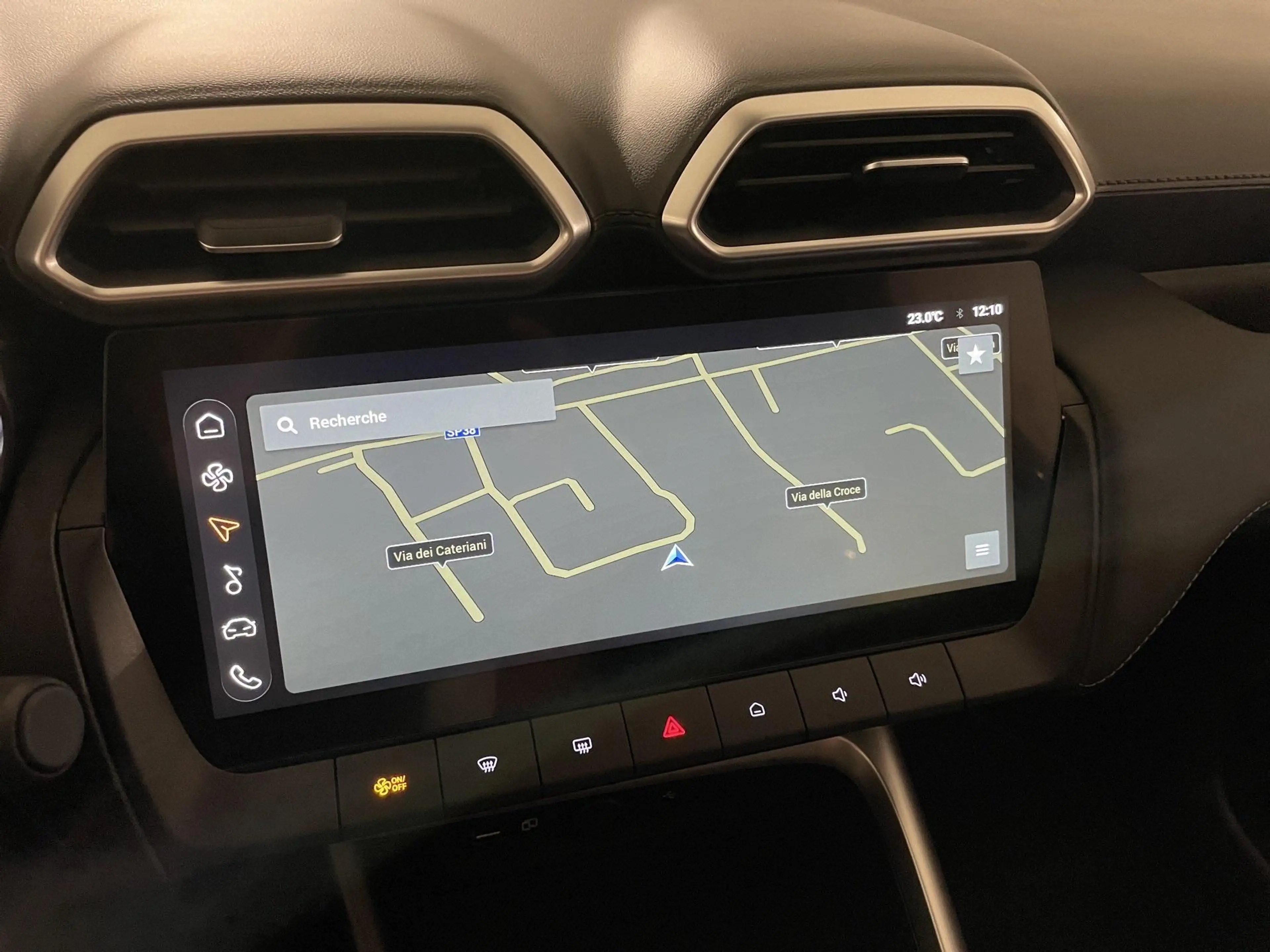 MG ZS 1.5 Hybrid+ Luxury — photo 2