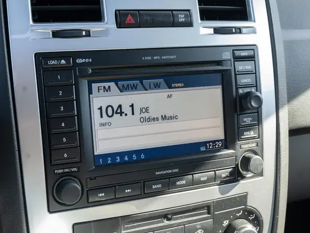Chrysler 300c view 26