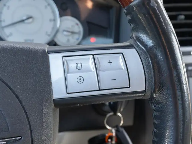 Chrysler 300c view 21