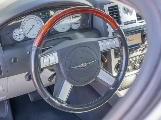 Chrysler 300c view 6