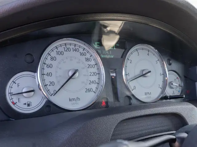 Chrysler 300c view 15