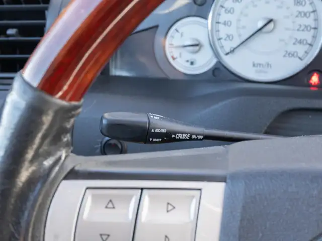 Chrysler 300c view 23