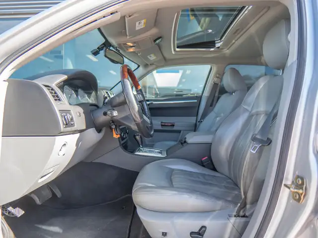 Chrysler 300c view 18
