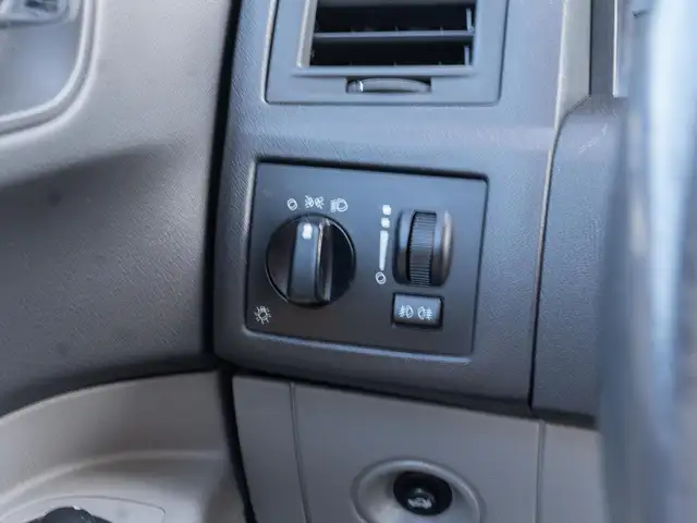 Chrysler 300c view 24