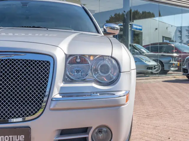 Chrysler 300c view 17