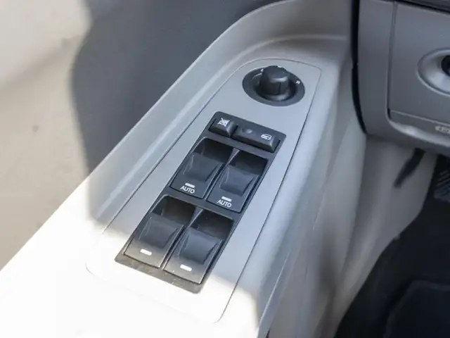 Chrysler 300c view 25
