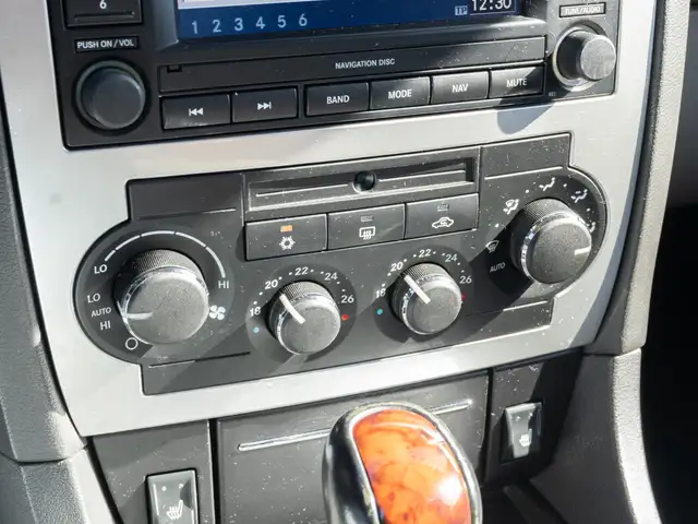 Chrysler 300c view 28