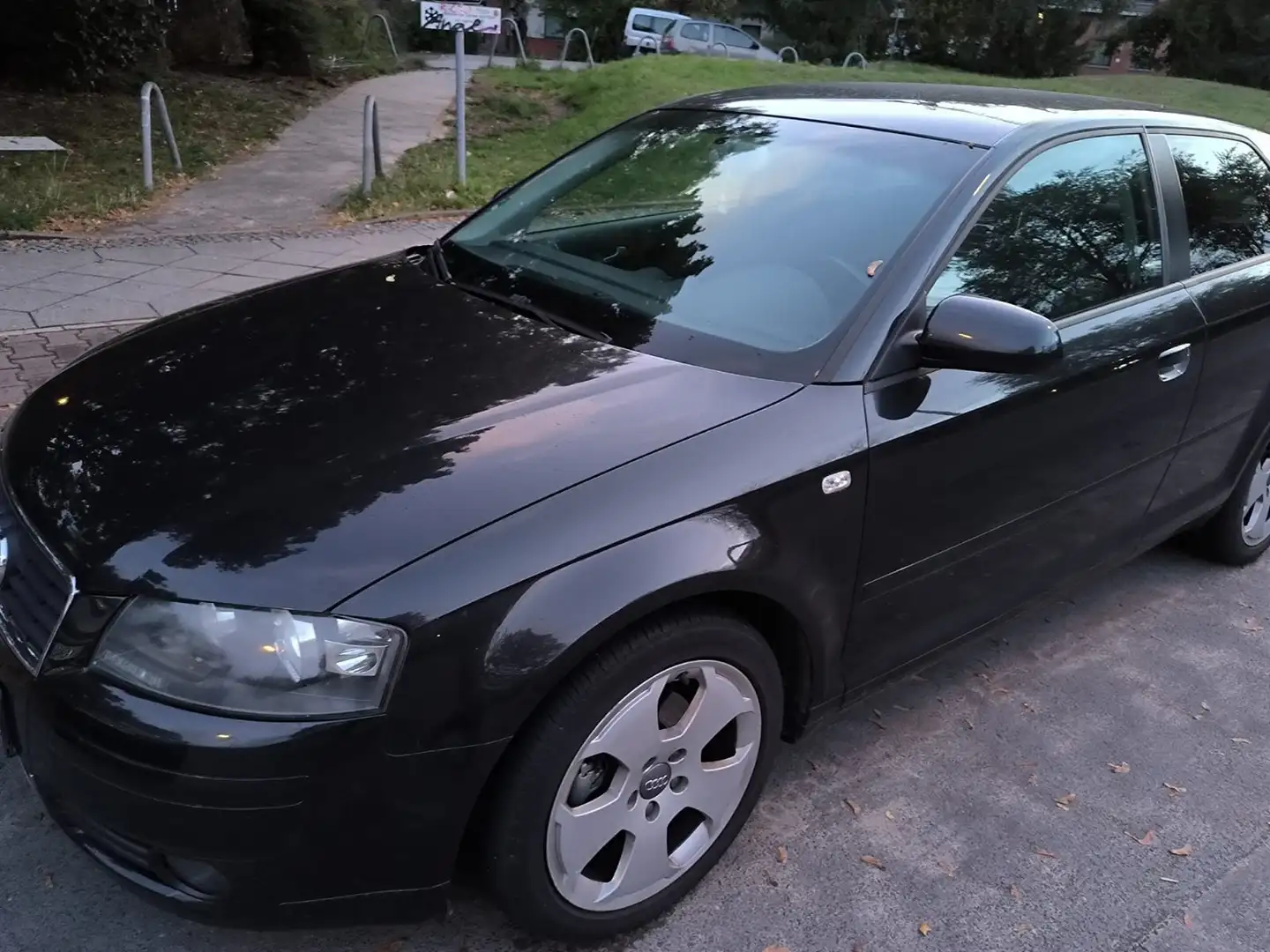 Audi A3 1.6 Ambiente Schwarz - 1