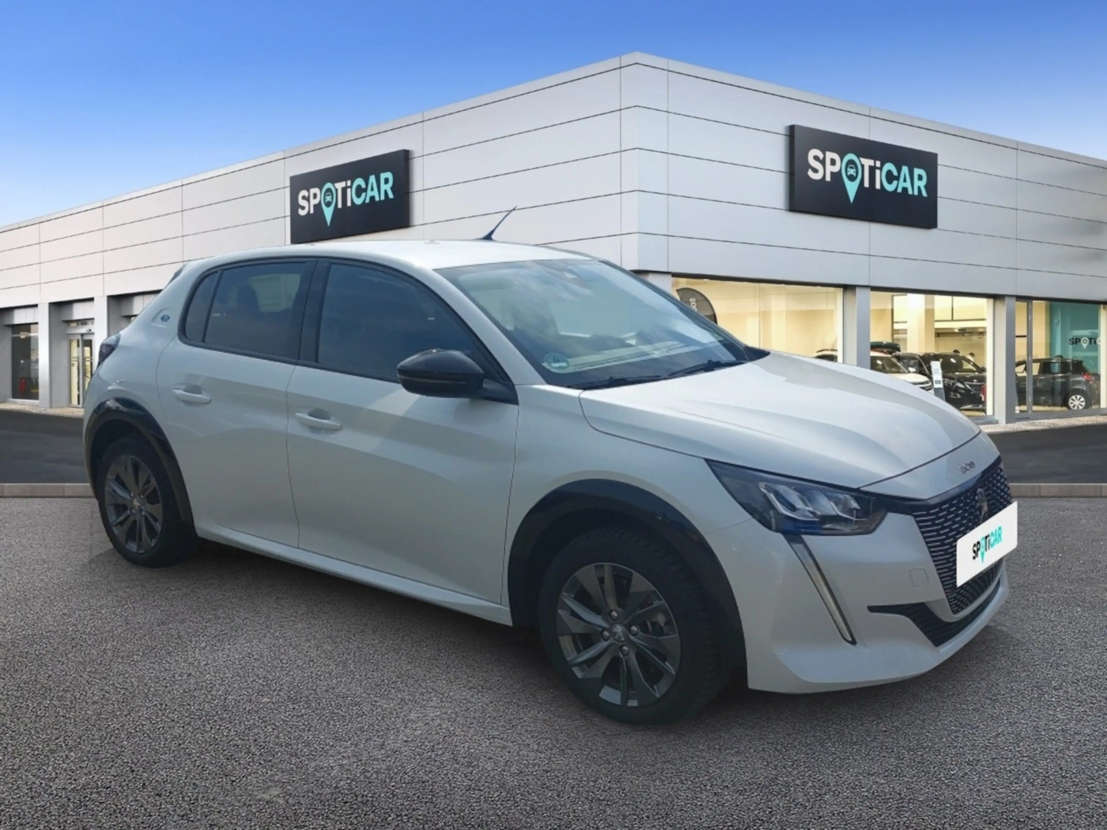 Peugeot e-208 Allure Pack 136 — photo 3