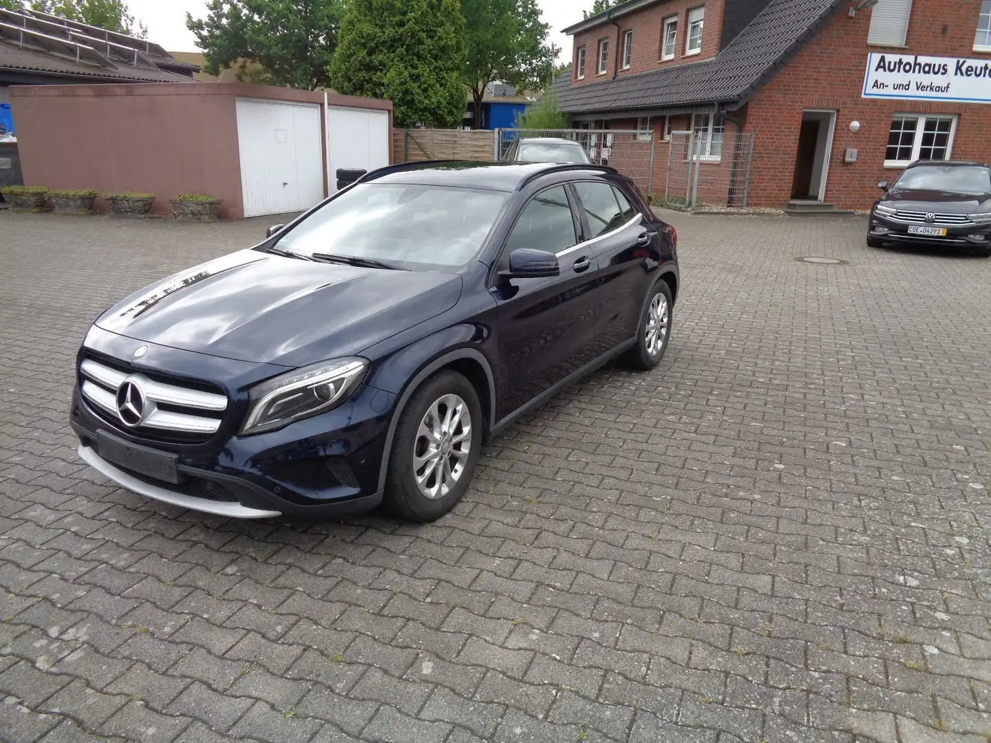 Mercedes-Benz GLA 220 CDI, Auto., Navi, Kam., AHK, Sthzg.,Met. Blau - 1